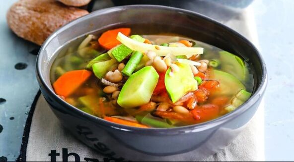 Supa de legume - un prim fel ușor din meniul dietei Maggi